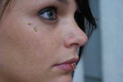 Piercing - piercings pommettes - piercing pommette