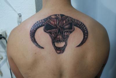 Nos ralisations - tattoo sur la mort - Tatouage Tte de mort avec cornes